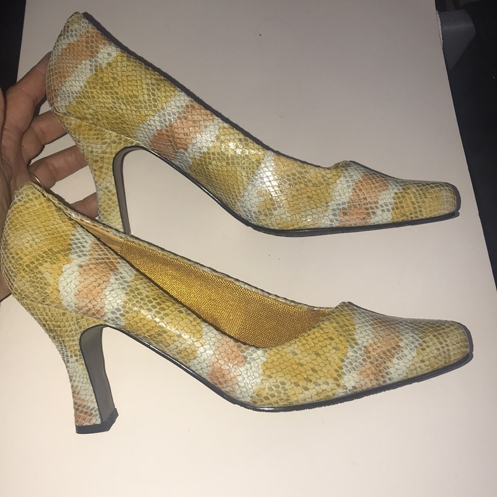 NWOT Women’s Bellini Leather Heels - Picture 3 of 8